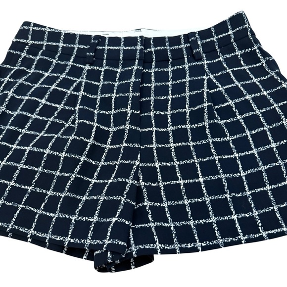 Armani Exchange Black and White Checkered Women's Shorts Like New - Picture 2 of 8